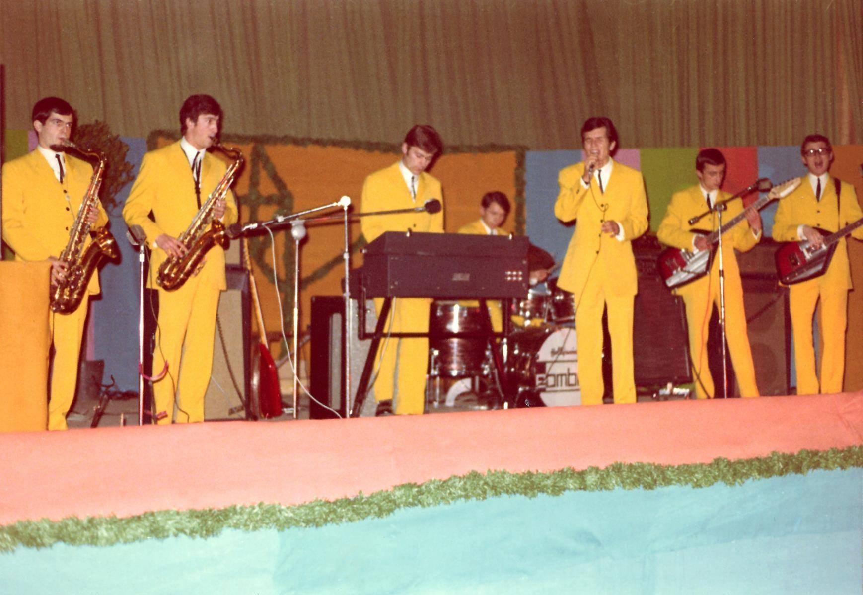1966 