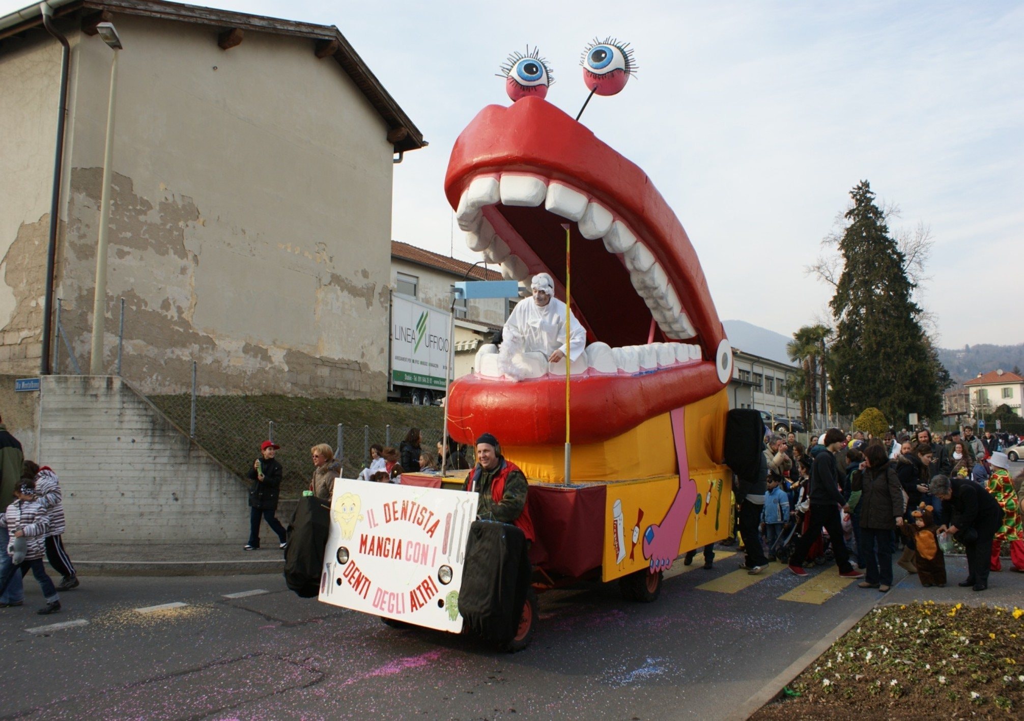 2011 Il Dentista Mangia con i Denti degli Altri