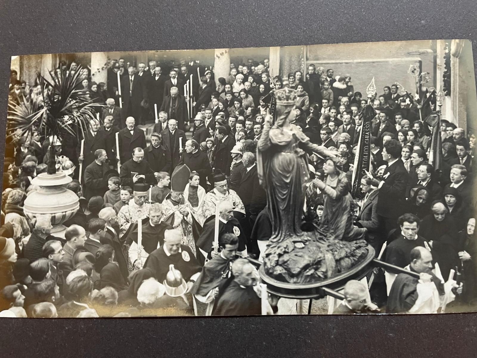 1932