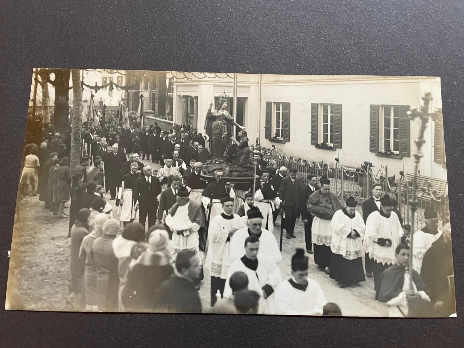 1932