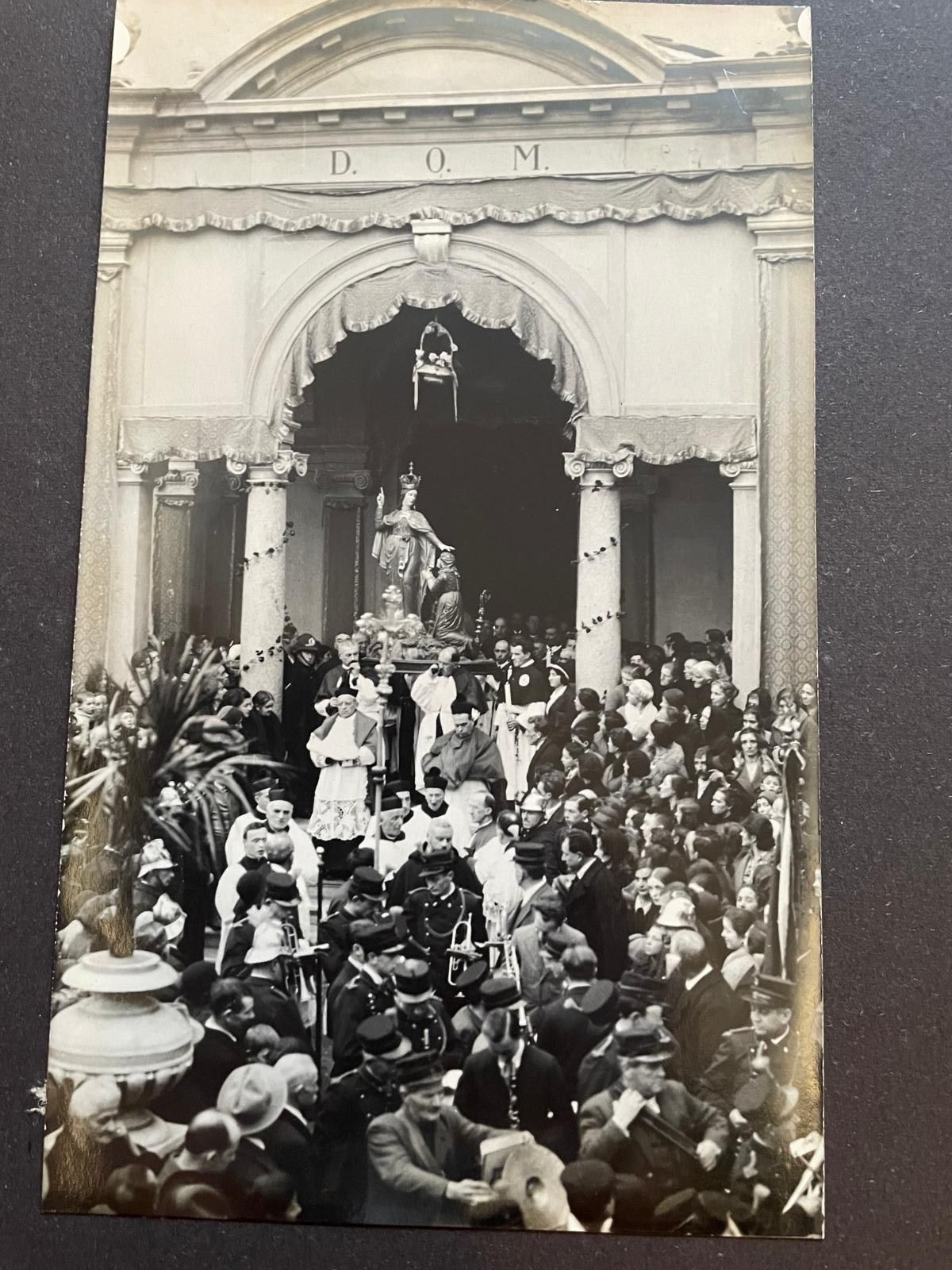 1932