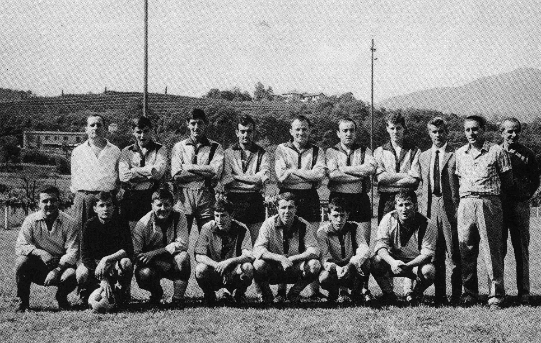 1967 IN PIEDI Croci Torti Antonio, Crivelli Gianfelice, Luisoni Antonio,Rusca Aldo, Toffoli Franco, Gualtiero Rusca, Ceppi Nicolino, Milanesi Dante, Sebastiani All, Crivelli addetto campo ACCOSCIATI F