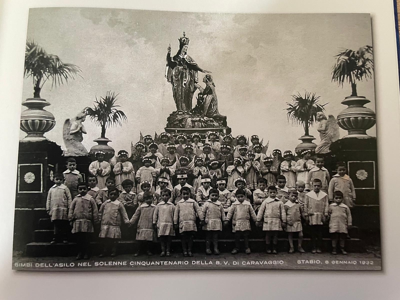 1932