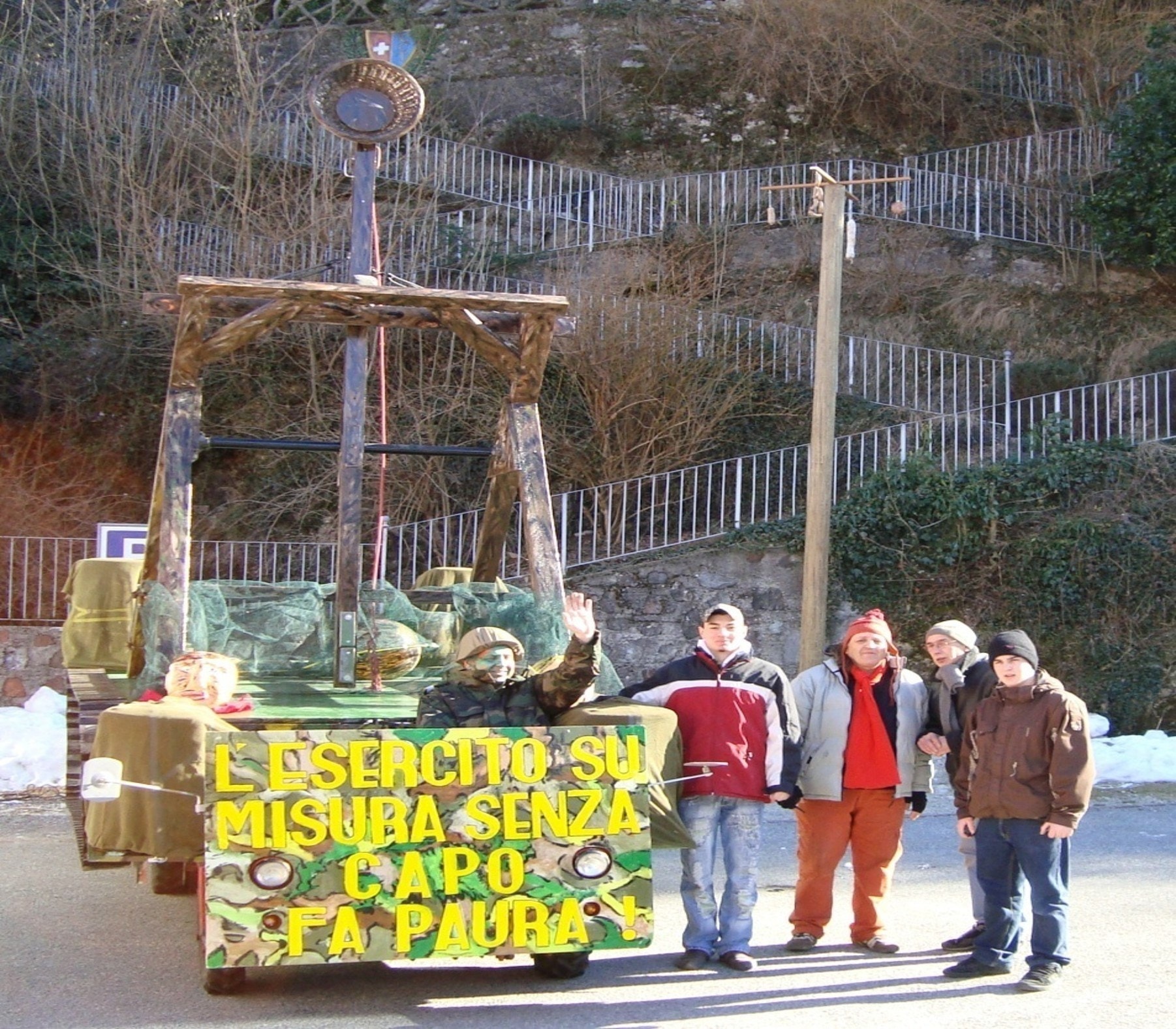 2009 LEsercito su Misura Senza Capo fa Paura
