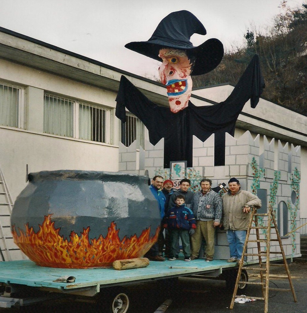 2002 Con la Magia i Problemi Volano Via