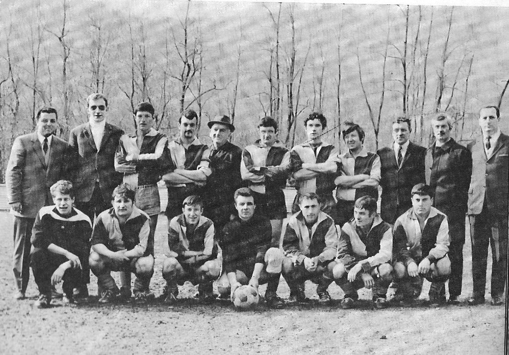 Anni 60, Da-sin.-Fontana-Quadranti-Luisoni-Rusca-Camponovo-Garoscio-Ragazzi-Schiavon-Sebastiani-Milanesi-Croci-Torti-accosciati-Ceppi-Della-Casa-Croci-Torti-Bosio-Maccechi-Muraro-Colombo