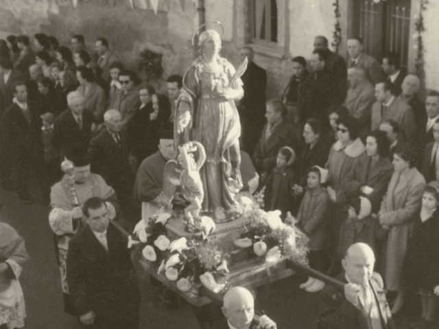 1945