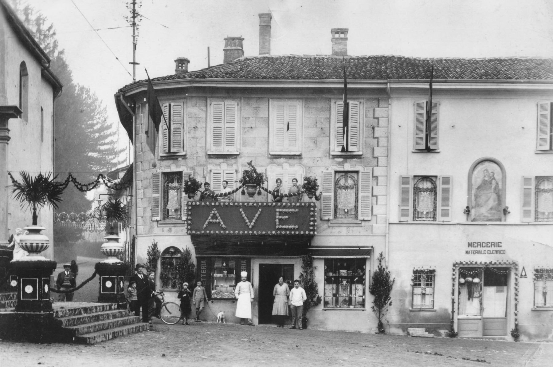 1932