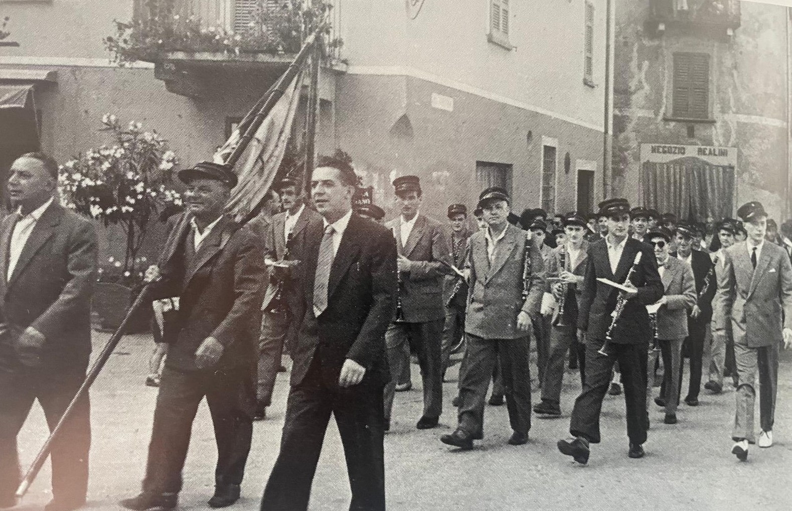 1975