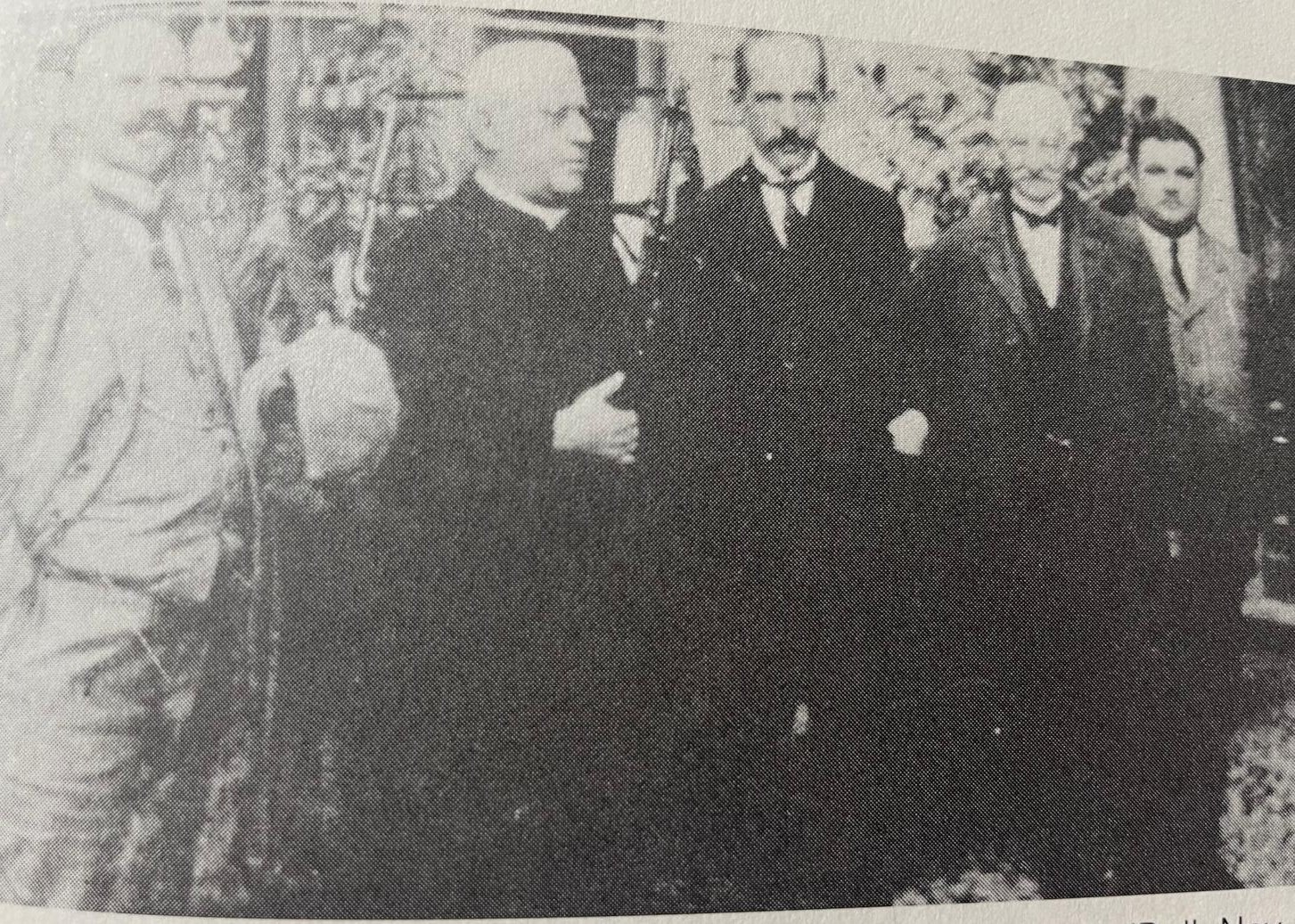 1924 a sx. Pietro Realini poi Don Cesare Bernasconi