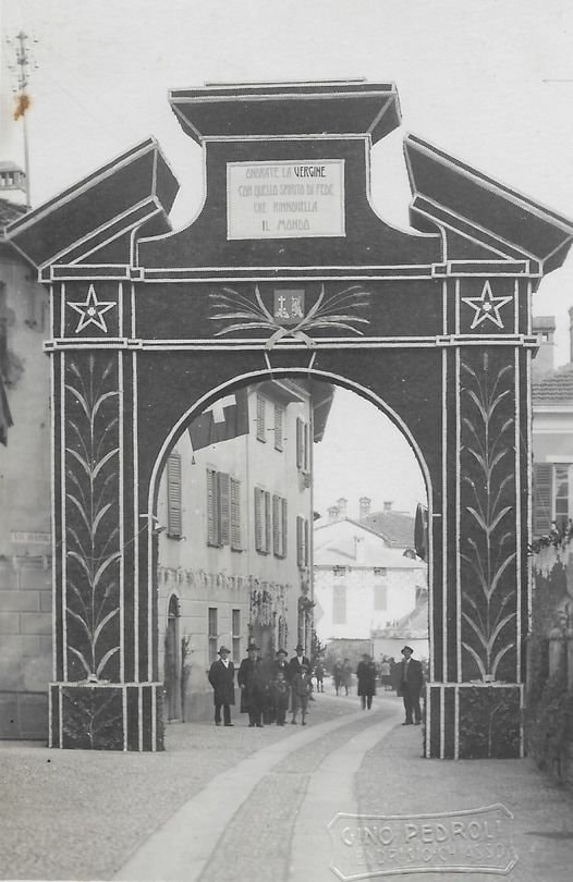 1932