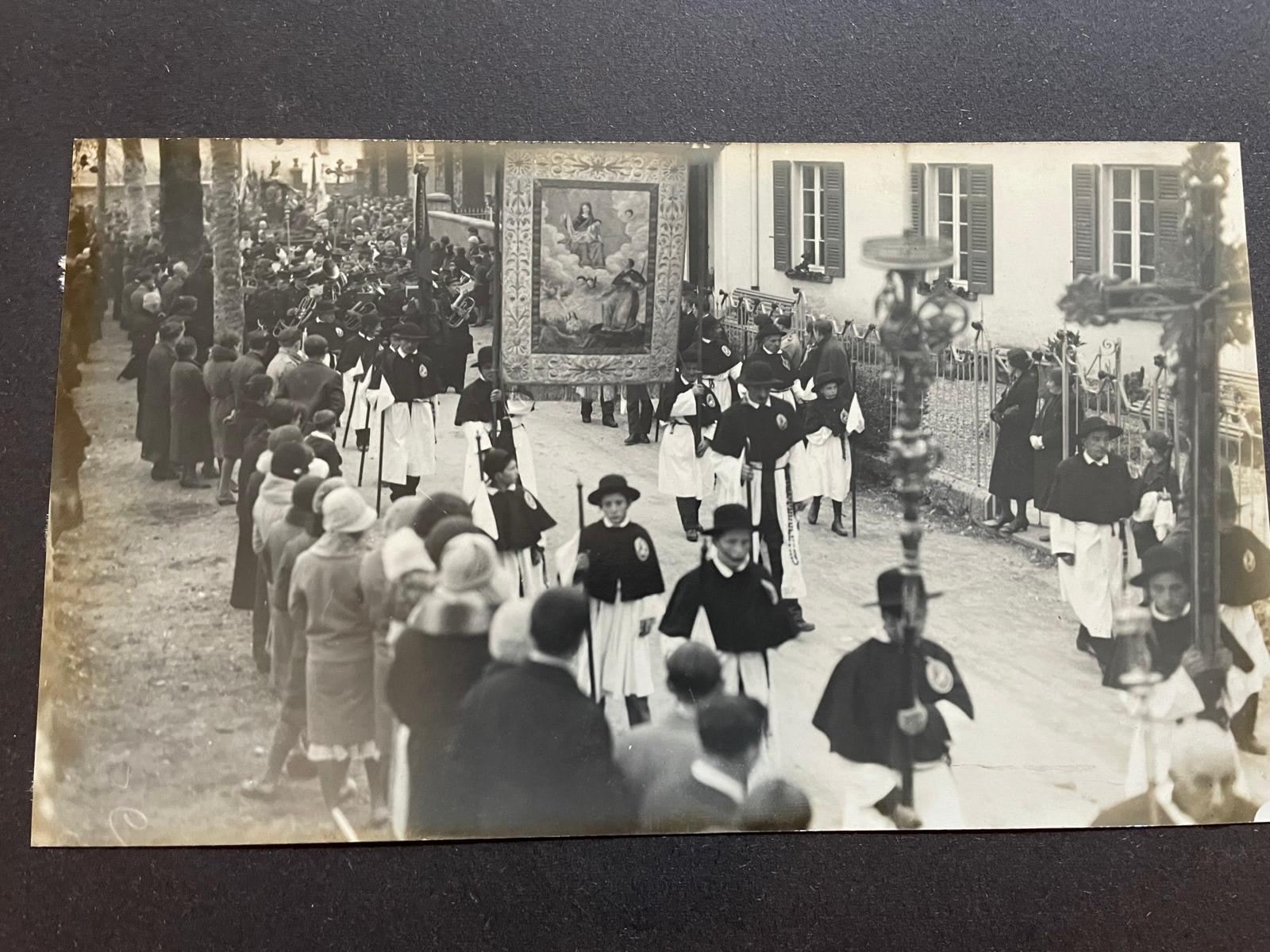 1932
