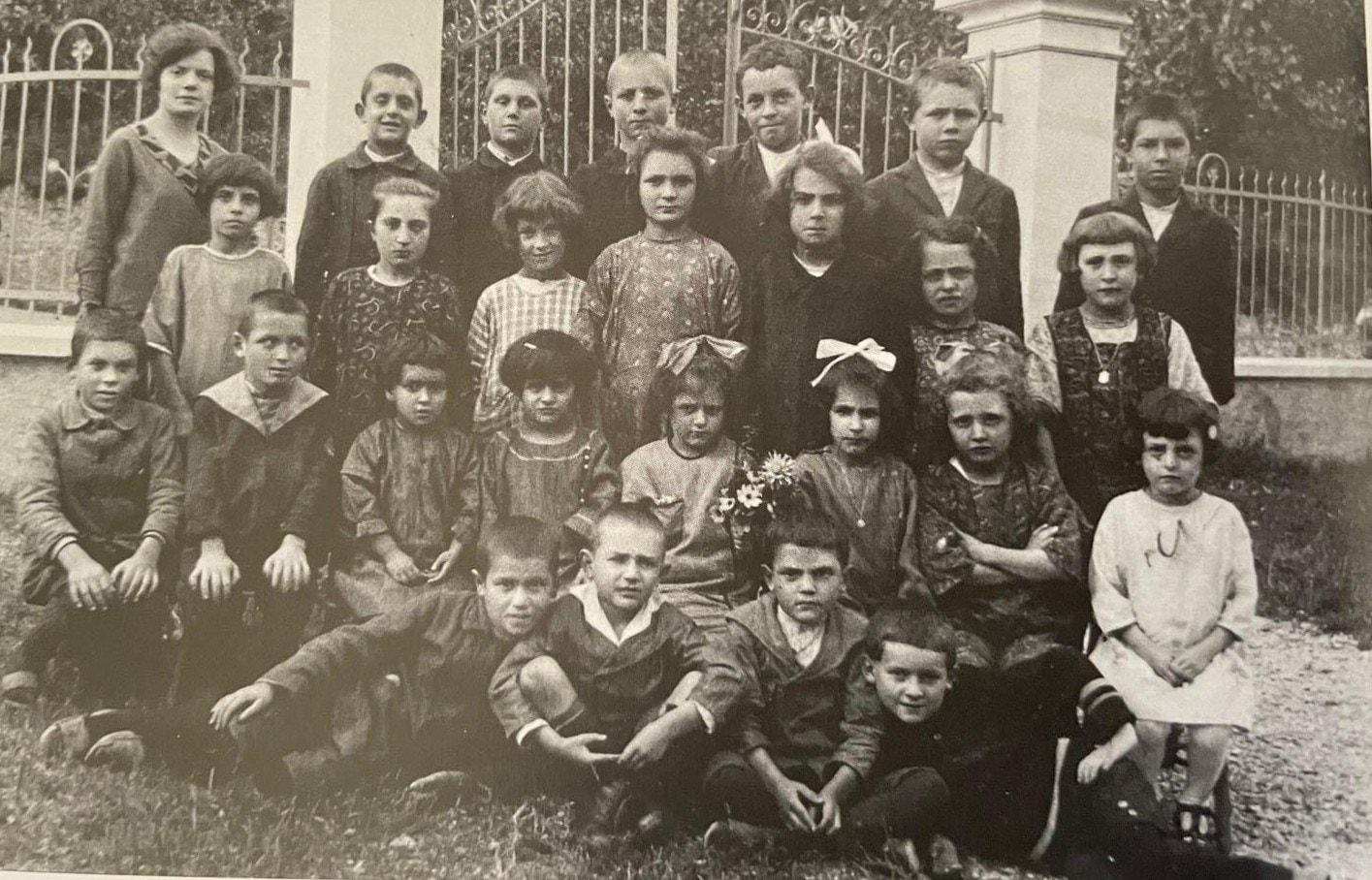 1945
