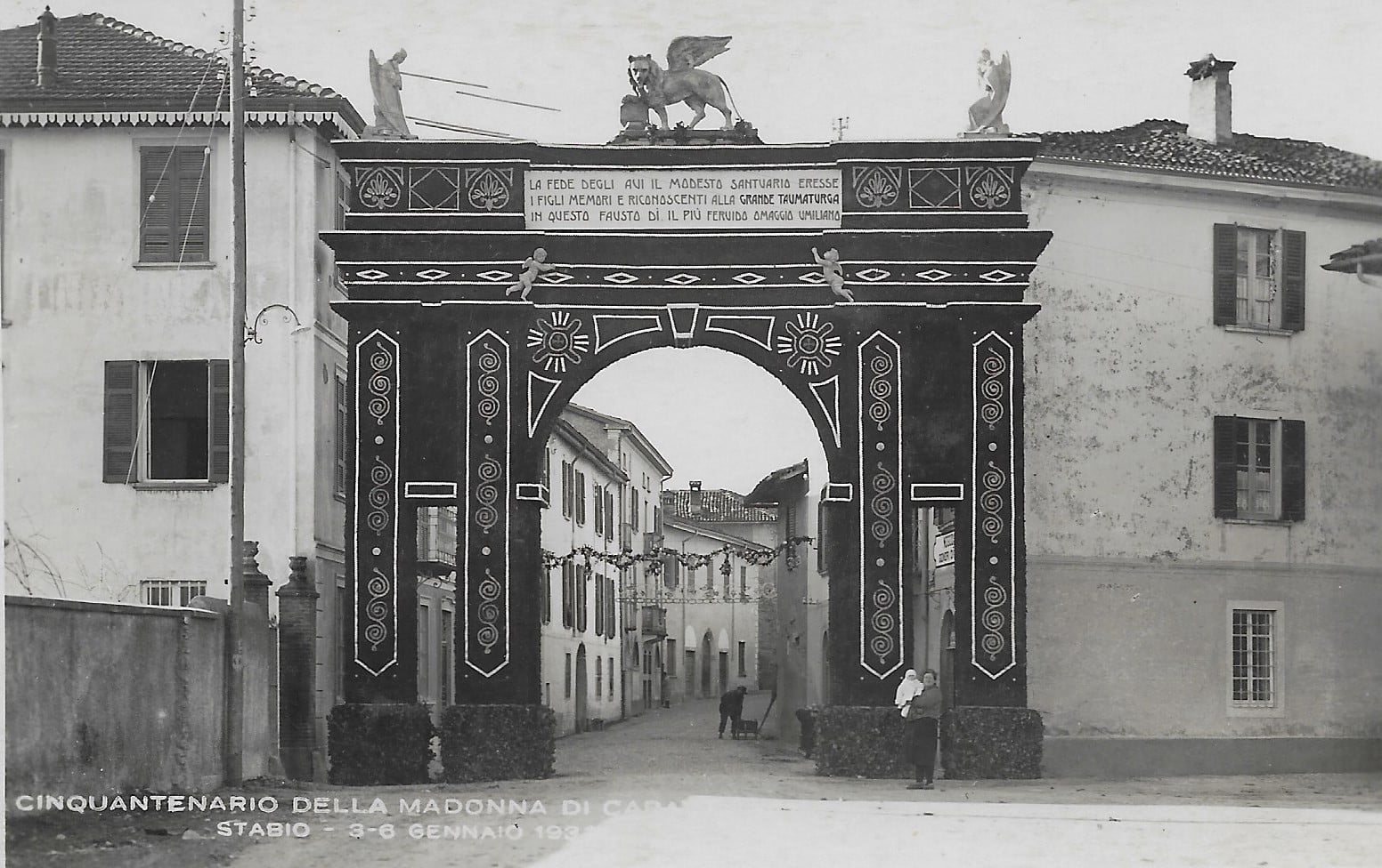 1932