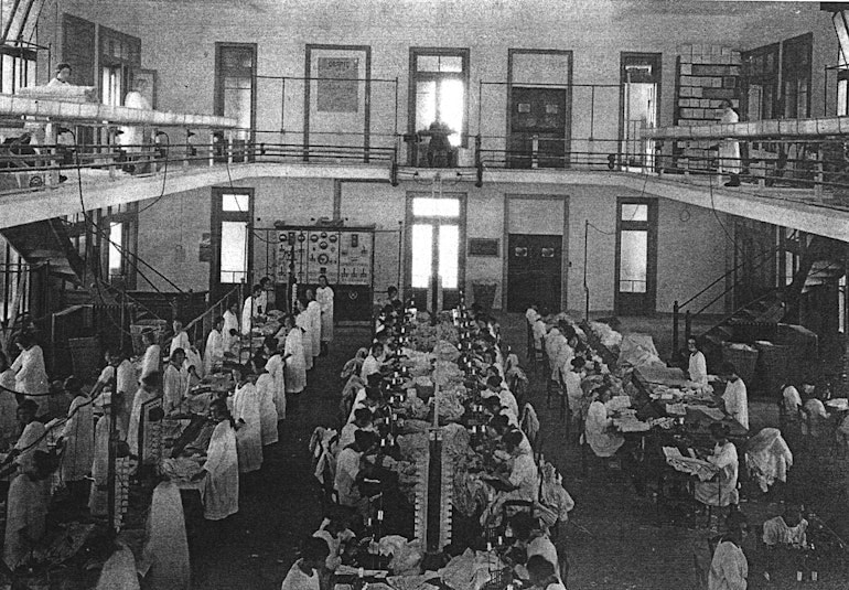 1935