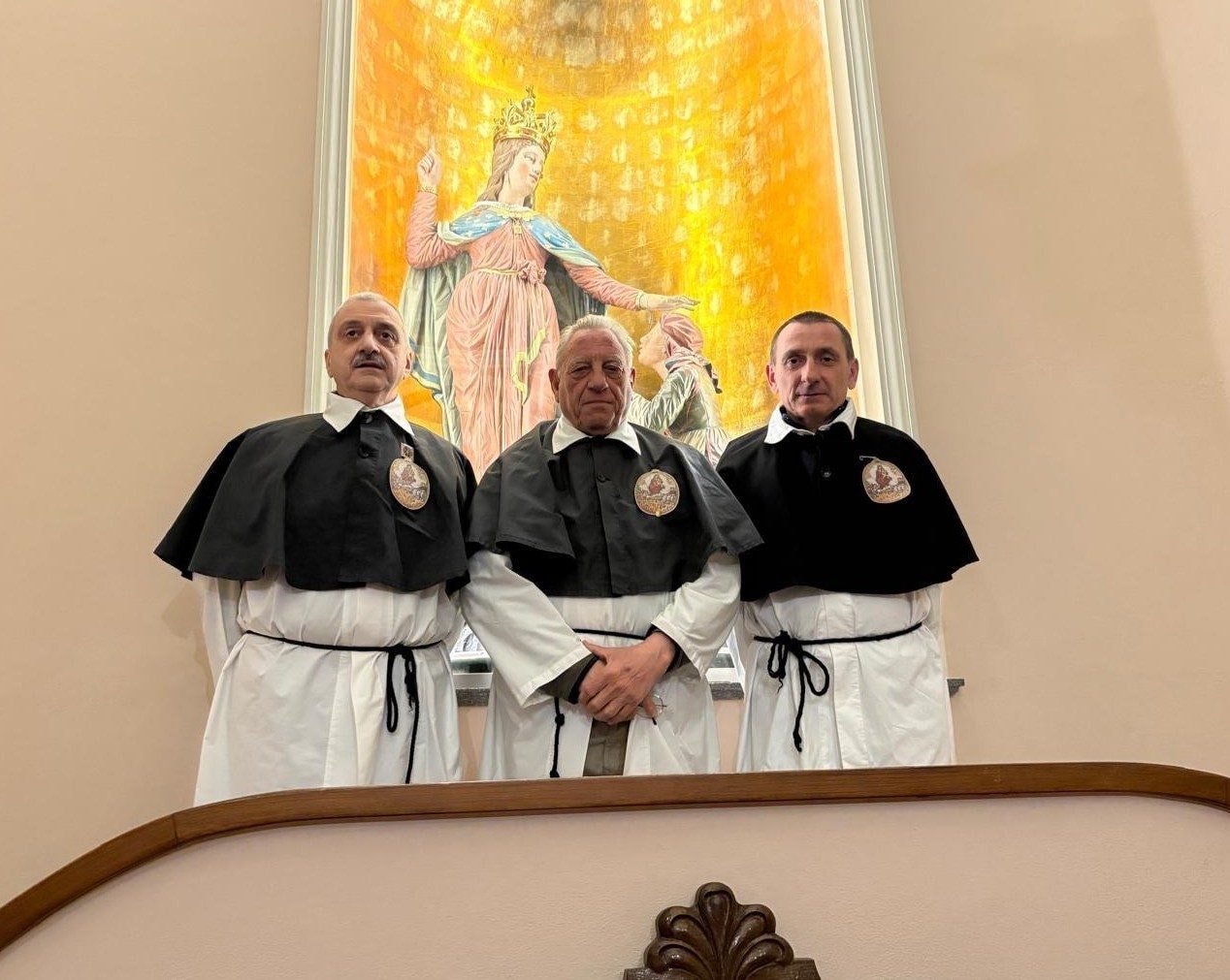 2026, I Priori. Da Sx. Oscar De Carlo, Priore e segretario/cassiere. Natale Cremonini, Priore Principale. Diego Locatelli, Priore.