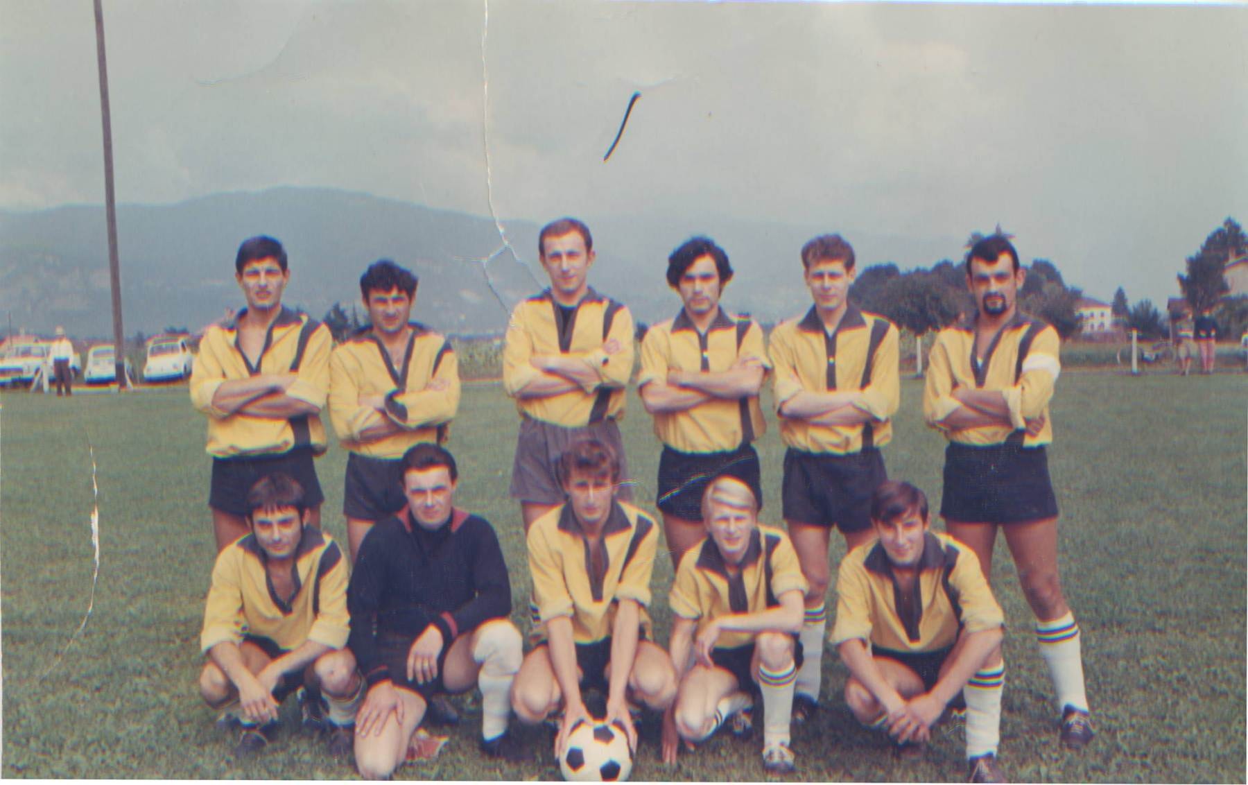 Anni 60. In piedi: Luisoni, Garoscio,  Quadranti, Ragazzi, Ceppi ,Rusca \nAccosciati: Muraro, Bosio, Della Casa(Brizzi), Bartesaghi, Croci Torti.