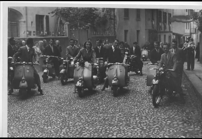 1957, da sinistra Decia, Cesarino Fontana, Lina, Manghera surela da Luigi Luisoni, il fratello di Rineta e Robbiani Mario pitur