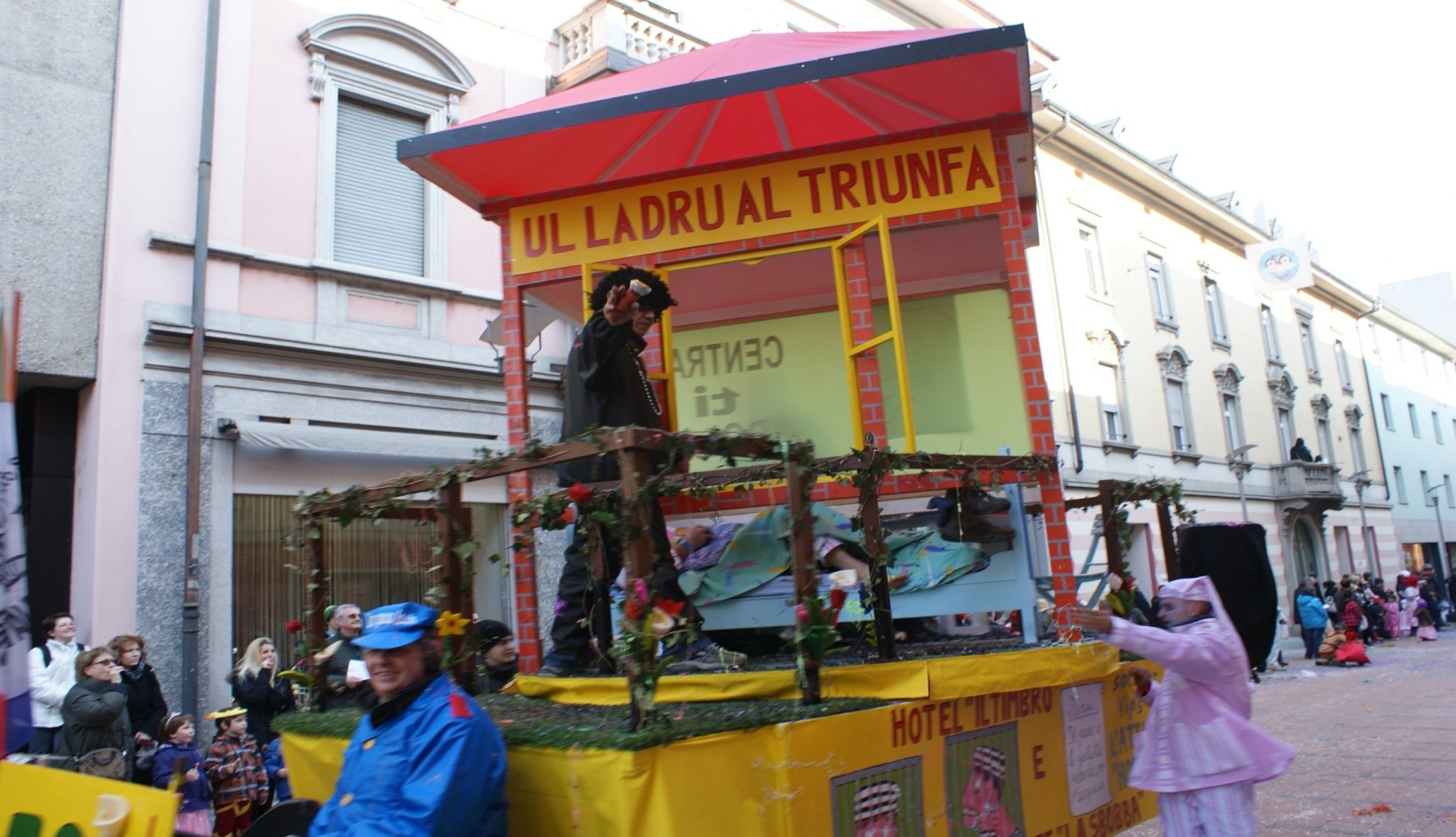 2012 La Pola Tribula.ul Padrun al Runfa.e ul Ladru al Triunfa 1