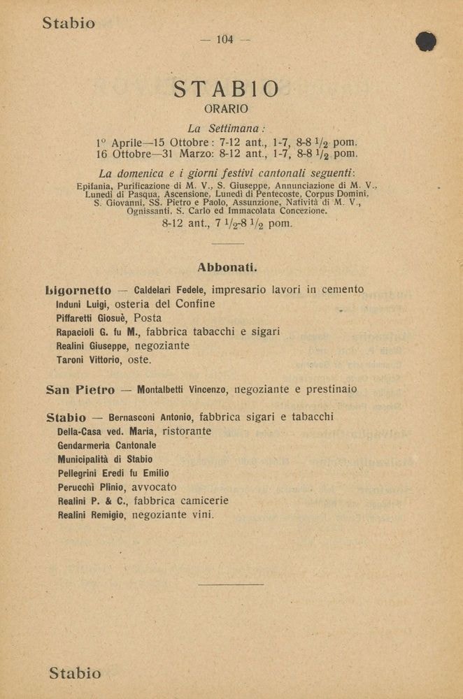 1909, Gli abbonati al telefono. Come indicato nella rubrica, il servizio telefonico prevedeva inizialmente un'interruzione notturna programmata che bloccava le comunicazioni fino al mattino. Mentre le grandi città come Zurigo, Basilea, Berna e Ginevra introdussero gradualmente una copertura continua grazie alle centrali principali, le località minori e le valli periferiche restavano del tutto isolate di notte e durante la pausa pranzo a causa degli orari rigidi dei centralini locali, rendendo impossibili le chiamate anche in caso di emergenza