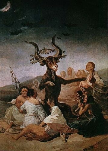 1536, IL SEGRETO OSCURO DELLA COLLINA DEL CASTELLO: LA TRAGICA STORIA DI MARGHERITA. Oggi la Collina del Castello è un’oasi di pace, una meta amata da chi cerca panorami mozzafiato e grigliate nel verde. Eppure, secoli fa, questo stesso rilievo era associato a leggende ben più cupe: si diceva fosse il punto di ritrovo preferito dalle streghe. Per capire cosa accadde, dobbiamo viaggiare indietro nel tempo fino alla prima metà del Cinquecento, in un’epoca dominata dal fanatismo e dal sospetto. In quell'anno, il nostro borgo fu scosso da un evento drammatico: un feroce processo per stregoneria conclusosi con una condanna al rogo. Al centro della vicenda c’era Margherita, una figura comune la cui unica colpa fu quella di rimanere vittima dei pettegolezzi locali e della furia cieca del pregiudizio. A condannarla fu la testimonianza di una vicina di casa, una comare che la accusò formalmente davanti ai giudici. L'invidiosa giurò di averla vista partecipare al Sabba, il leggendario raduno notturno con il diavolo svoltosi proprio sulla cima dell'altura. Quell'infamia bastò a segnare il destino dell'innocente: i sospetti diventarono fumo e le fiamme spensero la sua vita. L'esecuzione si consumò, ma la verità rimase sepolta sotto la cenere del tempo. Oggi l'area ha cambiato volto, trasformandosi in uno spazio di incontro e spensieratezza. Eppure, dietro ogni scorcio da cartolina, resta impressa l'impronta invisibile di quel dramma: un invito a guardare oltre la superficie, per non dimenticare che anche l'angolo più pacifico può nascondere un passato scritto con il fuoco
