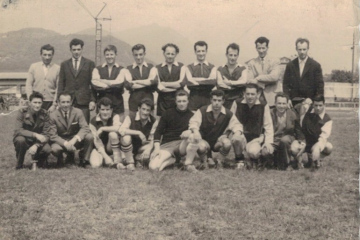 Anni 60. Da sinistra in alto: 1 Giuli panetee, 2 Gropetti, 3 Giudici, 4 Rusca, 5 Felice dal Gagioo, 6 Antonio Croci Torti, 7 Keto pustin, 8 Berto Bernasconi 9 Meroni Sotto: 10 Castelletti, 11 Crivelli, 12 Caccia, 13 Socchi, 14 Bruno Bosio, 15 Dante 16 Sebastiani, 17 Durini barbiere, 18 Perego