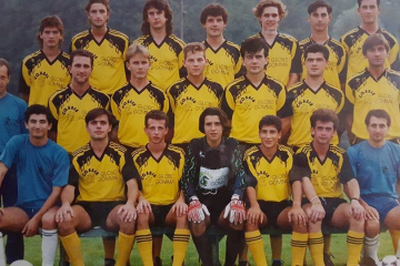 1990: Da Sinistra dietro: Bianchi, Fasetti, Sordelli, Torti, Galetta, Pasca, Malnati, Vavassori (All.), Bosello Riboni, Besozzi, Vlacic, Manfredini, Strambini, Lucibello, Vukic, Ragnoli, Bianchi, Mombelli, Fontana, Miglietta (Aiuto all.)