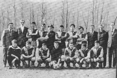 Anni 60, Da-sin.-Fontana-Quadranti-Luisoni-Rusca-Camponovo-Garoscio-Ragazzi-Schiavon-Sebastiani-Milanesi-Croci-Torti-accosciati-Ceppi-Della-Casa-Croci-Torti-Bosio-Maccechi-Muraro-Colombo