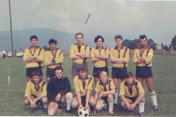Anni 60. In piedi: Luisoni, Garoscio, Quadranti, Ragazzi, Ceppi ,Rusca Accosciati: Muraro, Bosio, Della Casa(Brizzi), Bartesaghi, Croci Torti.