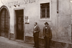 Anni 30 Osteria della Spada fam. Schiavi