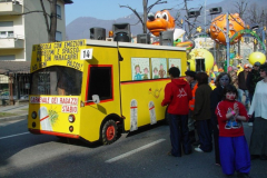 2007 Si Circola con Emozioni Problemi-e-spasso con Paracarri ad ogni Passo