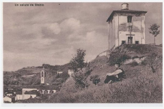 Inizio 900. La chiesetta del Castello, che si erge sulla rocca di pietra calcarea alla quale si è sviluppato il nucleo di Stabio, richiama un antico fortilizio o torre di segnalazione. La cappella, di pianta quadrata, risale al sedicesimo secolo e fu edificata quale voto in occasione di un'epidemia di peste nel 1534. I lavori per la piccola chiesa, sorta sopra i resti del castello di Lucernate, presero il via nel 1534. Tuttavia, dovettero passare molti anni prima che, nel 1568, venisse nominata una commissione con il compito di reperire i fondi per portarne a termine la costruzione...L'edificio è stato restaurato recentemente, a seguito di danni causati da un fulmine. È dedicata alla Madonna Assunta, la cui festa è il 15 di agosto.