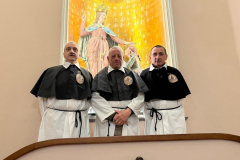 2026, I Priori. Da Sx. Oscar De Carlo, Priore e segretario/cassiere. Natale Cremonini, Priore Principale. Diego Locatelli, Priore.