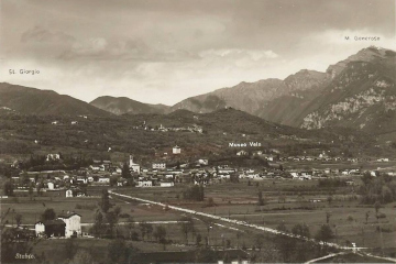 1930, “Santa Margherita, frazione di Stabio, un gruppo di casolari isolati, sparsi come macchie nel folto di una silvana vegetazione, miste a baite di guardie o recessi di contrabbandieri, e ramate con fili spinosi, muniti  di sonagli che squillano al primo tocco…" (Gazzetta Ticinese)