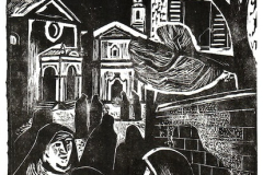 Anni 30 Natale e Santo Stefano. Ma intanto stava arrivando anche “Dénadàa”, come chiamavano il Natale, e allora, uno dopo l’altro, arrivavano da via per il mondo uomini e giovanotti. Avevano finito di lavorare perché oltre Gottardo (a nord) cominciava a far freddo. Tutte le sere, per la novena, si suonava sia a stormo, sia allegria. La vigilia di Natale la piazza era piena di uomini, giovanotti, contadini e quasi tutti andavano alla Messa di mezzanotte. Dopo Messa uscivano, correvano tutti all’osteria, perché c’era l’usanza di mangiare la busecca e di bere qualche bicchiere di vino in compagnia. Il giorno delle Feste era un brulichio di gente in giro per il paese, tutti ad augurarsi buone feste. Il pranzo era quasi sempre quello: risotto, un po’ di bollito, il cappone che era stato ingrassato nella stia, un po’ di mostarda e per finire il panettone. Tanti cucinavano il coniglio. Dopopranzo andavano quasi tutti al cimitero a trovare i poveri morti, poi si fermavano ancora all’osteria a bere in compagnia. Anche il giorno di Santo Stefano c’era da stare allegri: ballavano con la bandella, a volte con la fisarmonica, tutta la notte, allo Svizzero, al Sociale, ai Tre Pini. Testo tratto da “Fregüi da Stabiu d’una volta che végn dal cör da vün che gh’è stai via pal mund”di Lino Albisetti, a cura di Sandro Mombelli e Marco Della Casa, 2015. Xilografia di Ugo Cleis... Notte di Natale