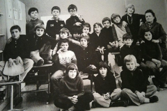 1972 La 2a A,  Paolo Vanossi, Massimo Fontana, Moreno Rossi, Luigi Robbiani, Stefano Arcioni, Reto Rossinelli, Marco Cetti, Cristina..., Cinzia Rossetti, Maurizio Bianchi, Jeannette Stocker, Pamela Castelletti, Maestra Lina Mombelli, Antonello Realini, Mirko Cereghetti, Fabrizio Plebani, Irene Ristuccia, Annamaria Platzer, Claudia Turati, Simona Rapelli